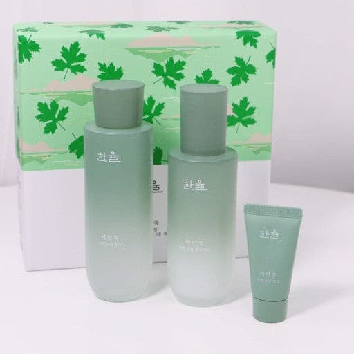 HANYUL Pure Artemisia Calming Balancing Set.