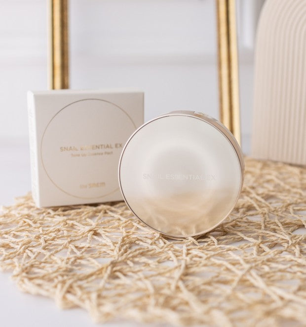 THE SAEM Snail Essential Tone Up Essence Pact 15g.