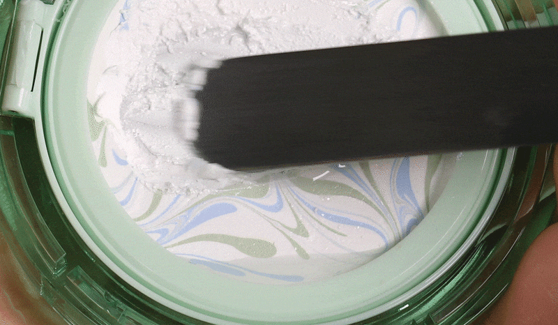 VT Cica Essence Sun Pact 10g.