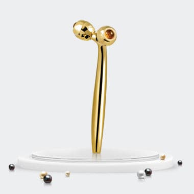 THE HISTORY OF WHOO Bicheop Gold Anti-Aging Massage Roller.