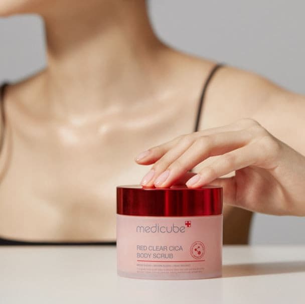 MEDICUBE Red Clear Cica Body Scrub 200g.