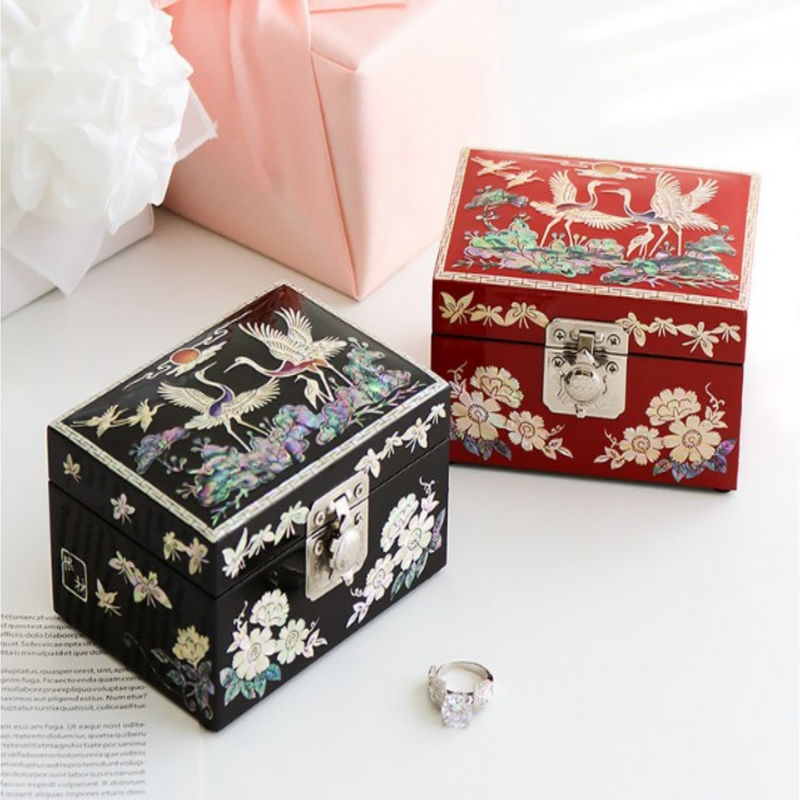 Mini Bean-Shaped Mother-of-Pearl Box