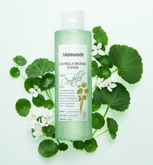 Mamonde Centella Trouble Toner 250ml is all parts of the centella asiatica from the leaves to the stem and flowers are put into the toner to help purify and soothe skin irritated by external environmental factors.