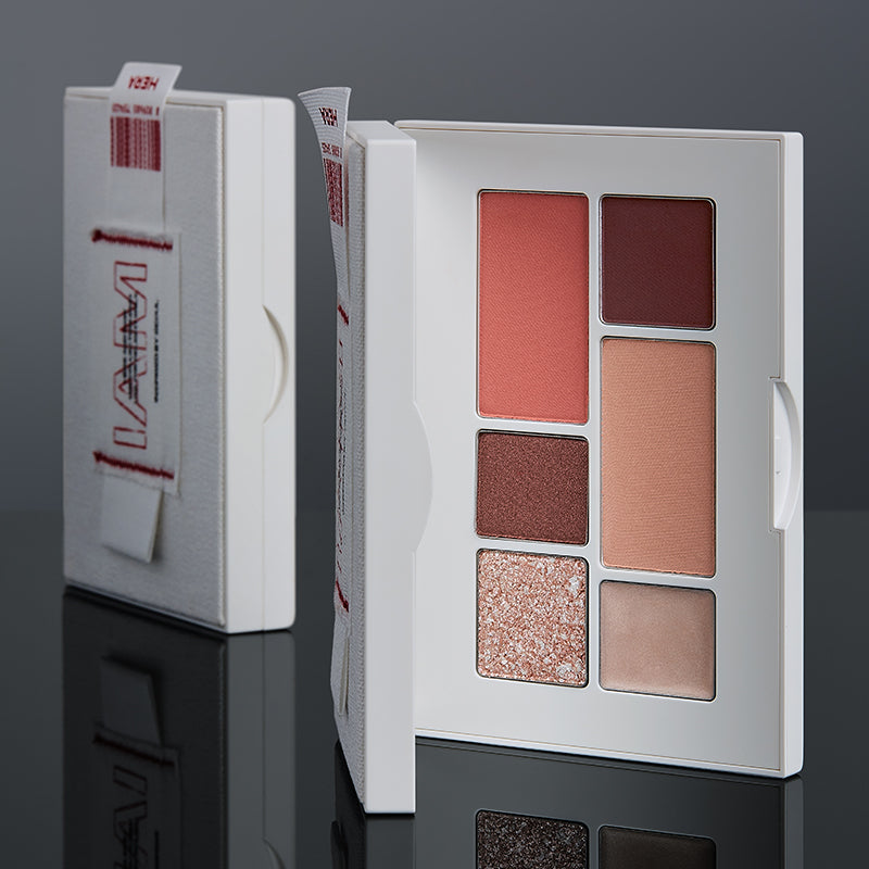 HERA I AM Multi Palette 9g is an eye shadow palette of various colors.